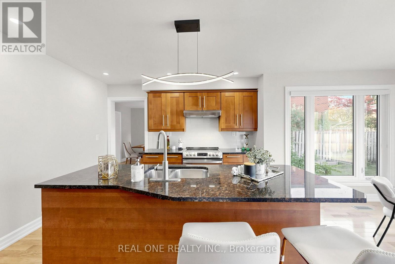 1213 Rosethorne Road, Oakville, ON