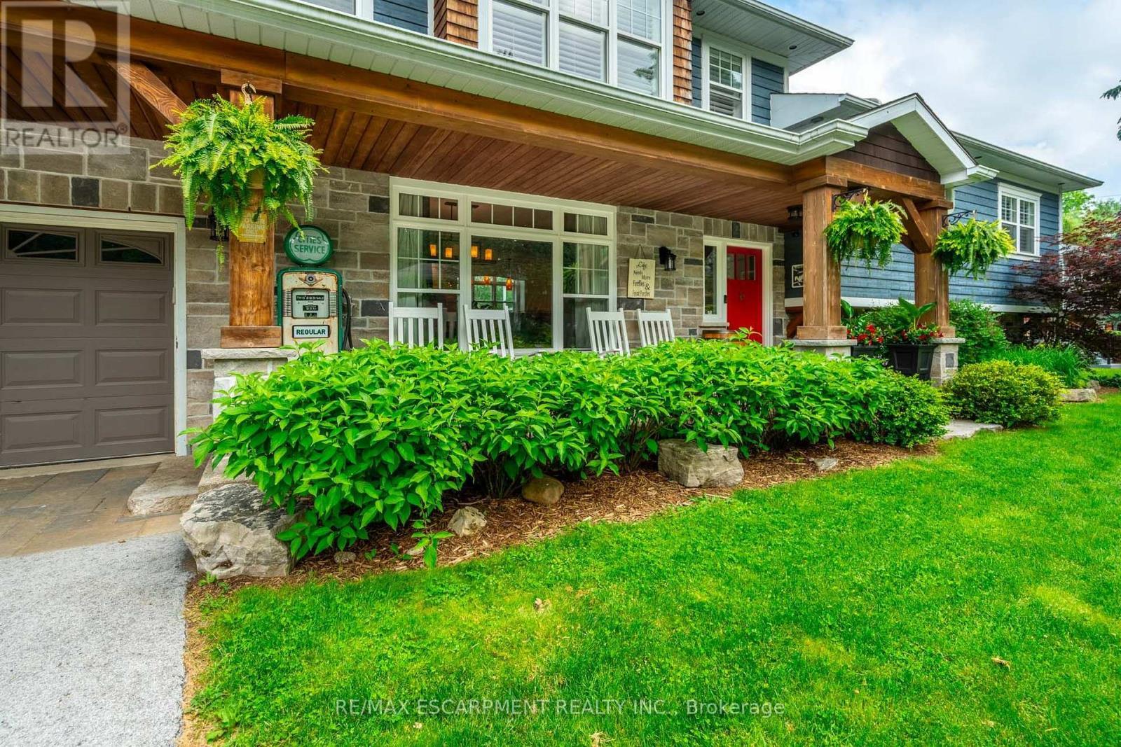 381 Woodworth Court, Hamilton, ON