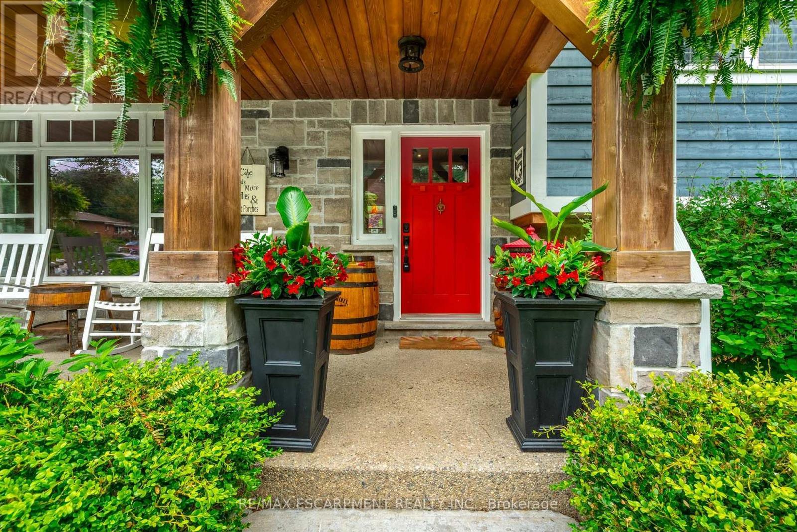 381 Woodworth Court, Hamilton, ON