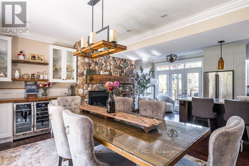 381 Woodworth Court, Hamilton, ON