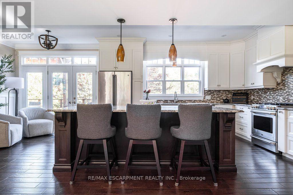 381 Woodworth Court, Hamilton, ON