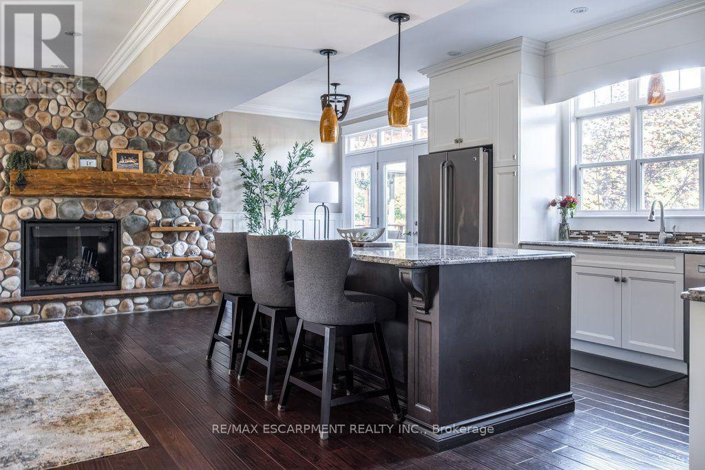 381 Woodworth Court, Hamilton, ON