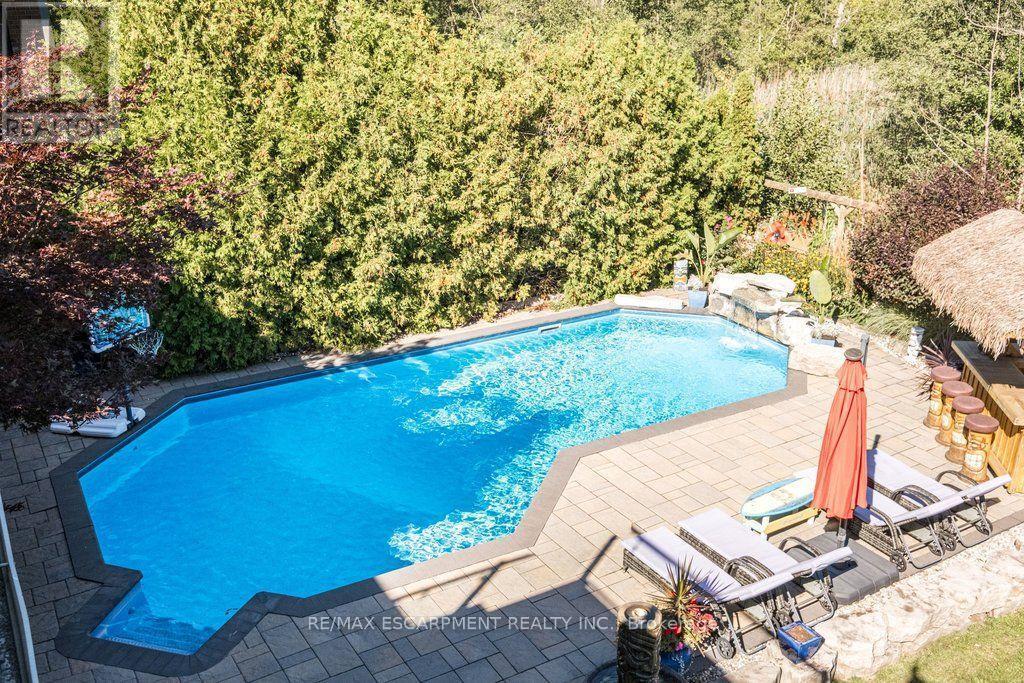 381 Woodworth Court, Hamilton, ON