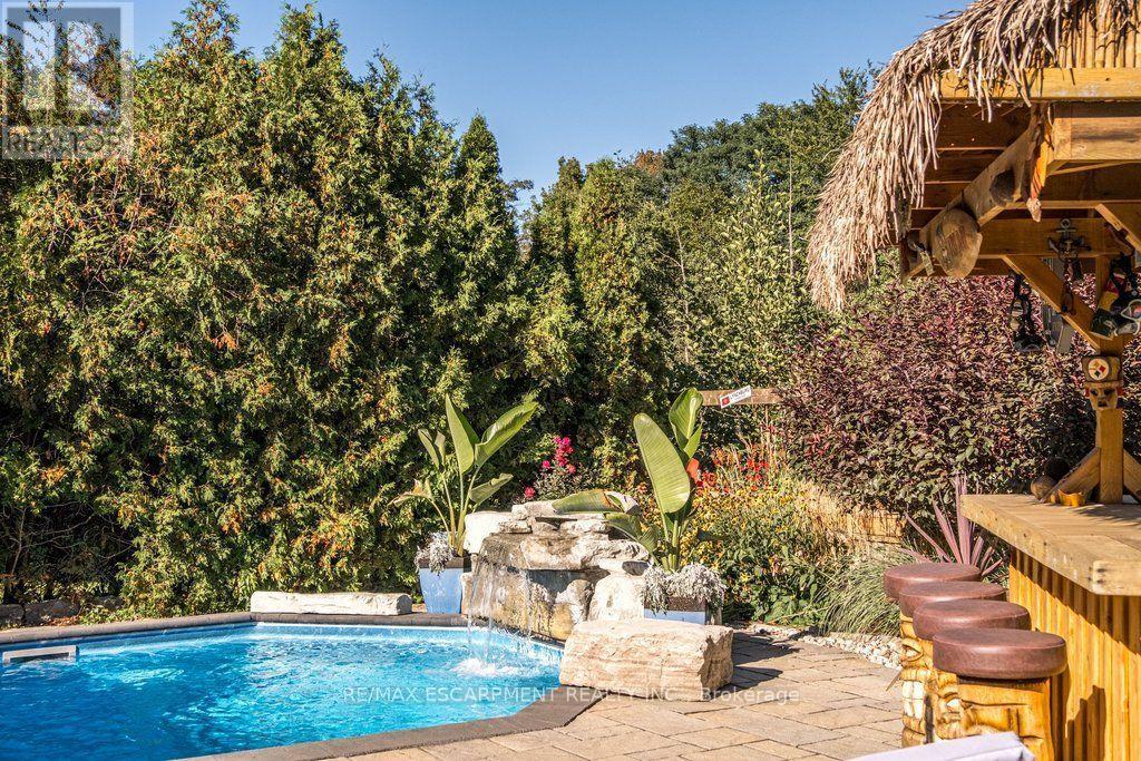 381 Woodworth Court, Hamilton, ON