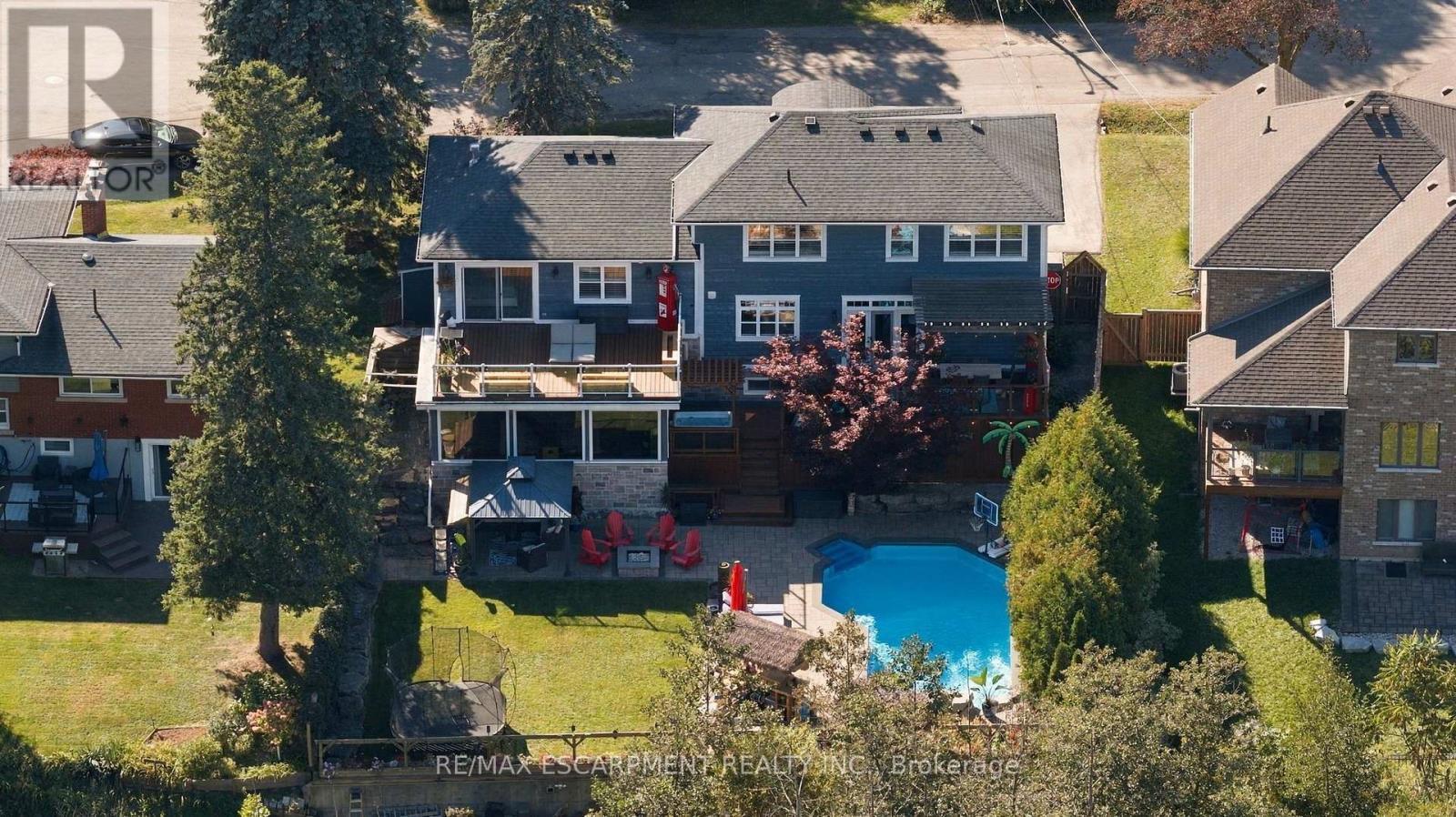 381 Woodworth Court, Hamilton, ON