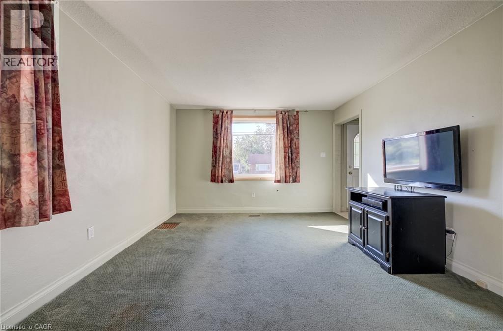 Light-colored walls, broad windows, and carpeted flooring - 174 Bridgeport Road E, Waterloo, ON