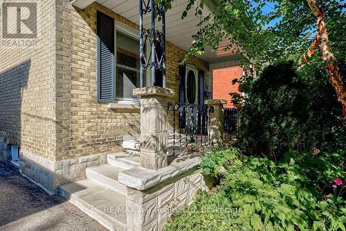 54 MCNAB STREET S  Stratford, ON N5A 1Z2