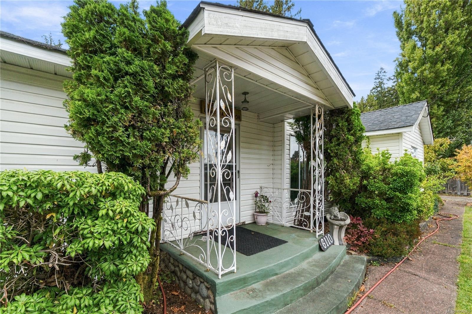 6110 Island Hwy West, Qualicum Beach, BC