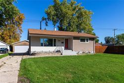 1 Echo BAY  Winnipeg, MB R2J 2A2