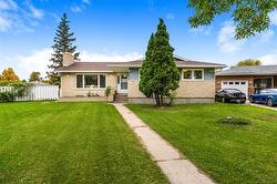 38 Kowall BAY  Winnipeg, MB R2P 1A6