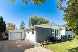 452 Bedson ST  Winnipeg, MB R3K 1S1
