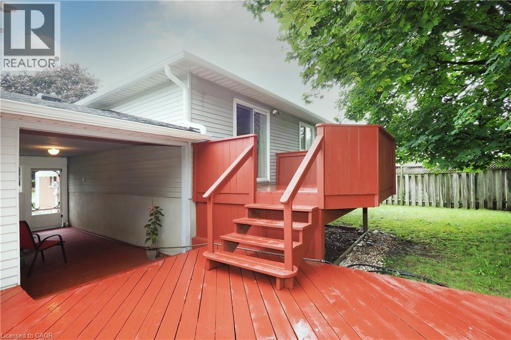 2-tier deck connected to Breezeway - 219 Foxhunt Road, Waterloo, ON