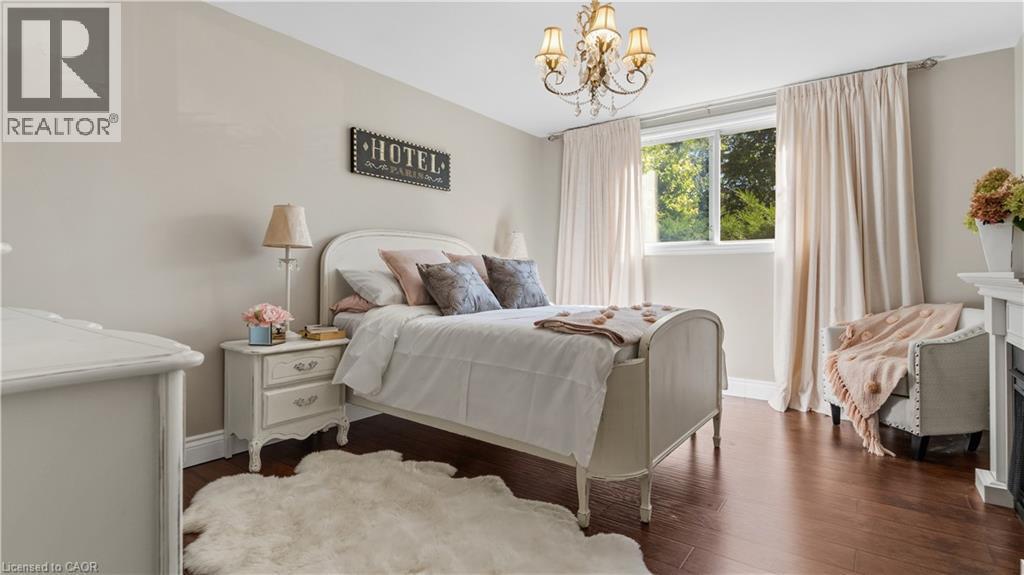 517 Rosedale Crescent, Burlington, ON