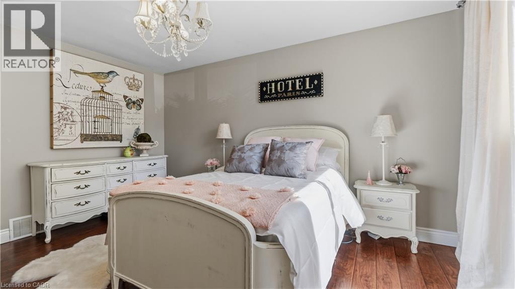 517 Rosedale Crescent, Burlington, ON