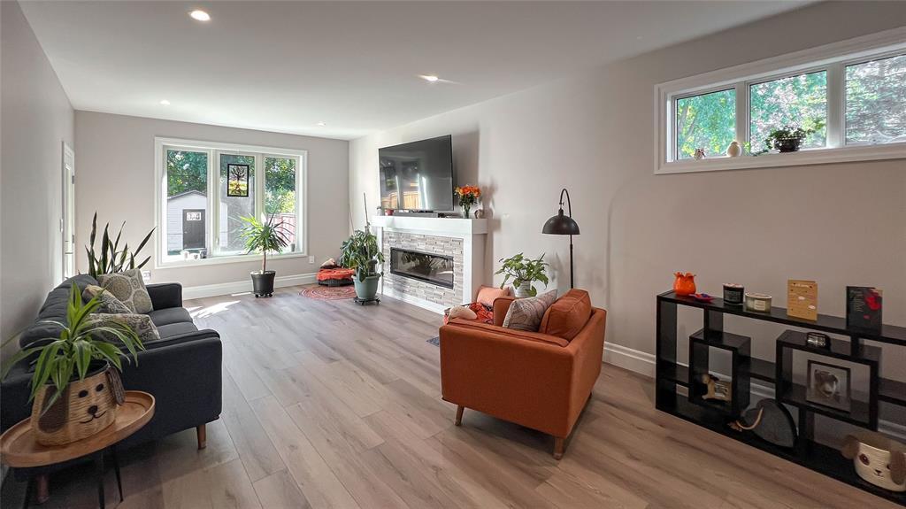 B-315 Alexandra Avenue, Point Edward, ON