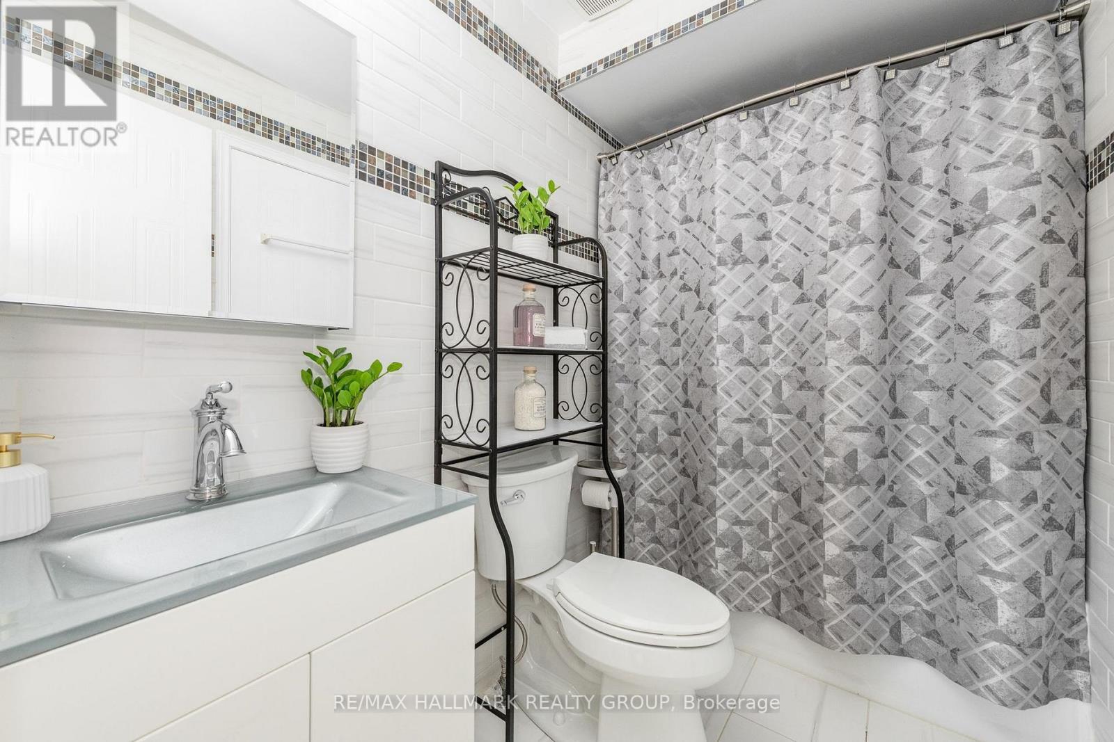1715 Blohm Drive, Ottawa, ON