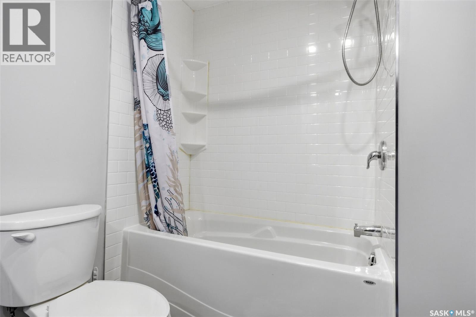 11 Dolphin Bay, Regina, SK
