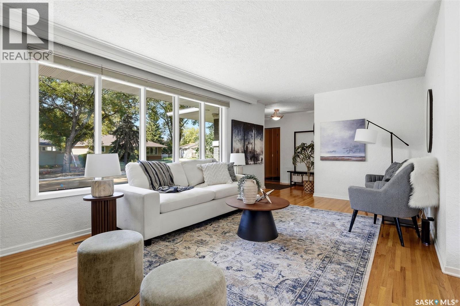 11 Dolphin Bay, Regina, SK
