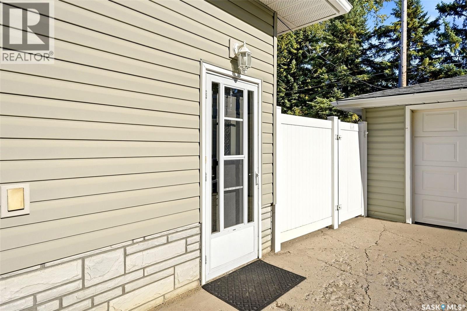 11 Dolphin Bay, Regina, SK