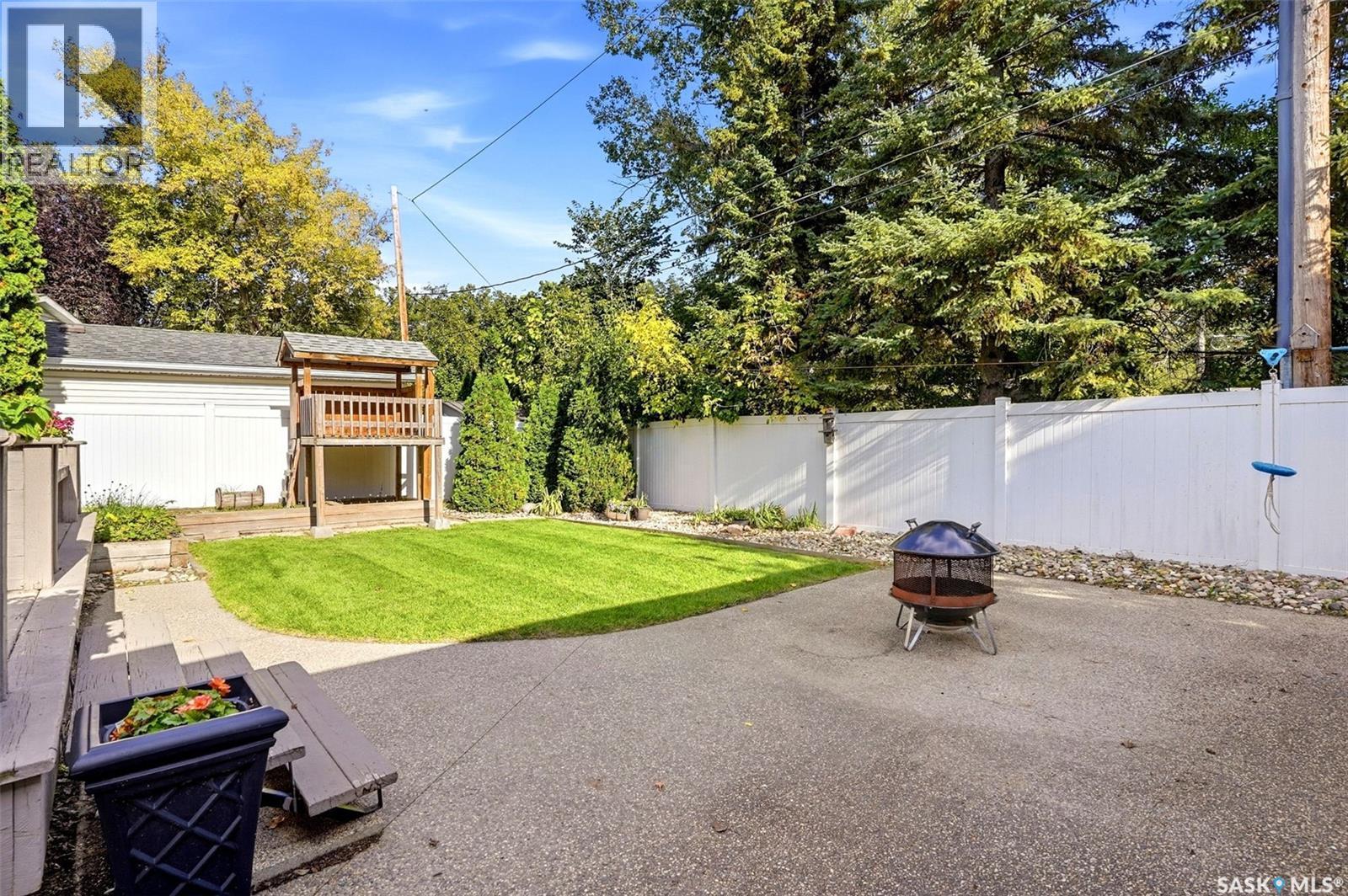11 Dolphin Bay, Regina, SK