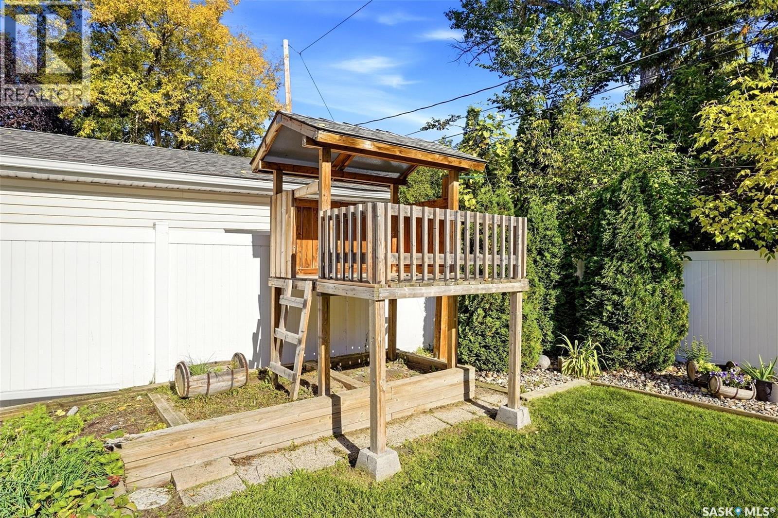 11 Dolphin Bay, Regina, SK
