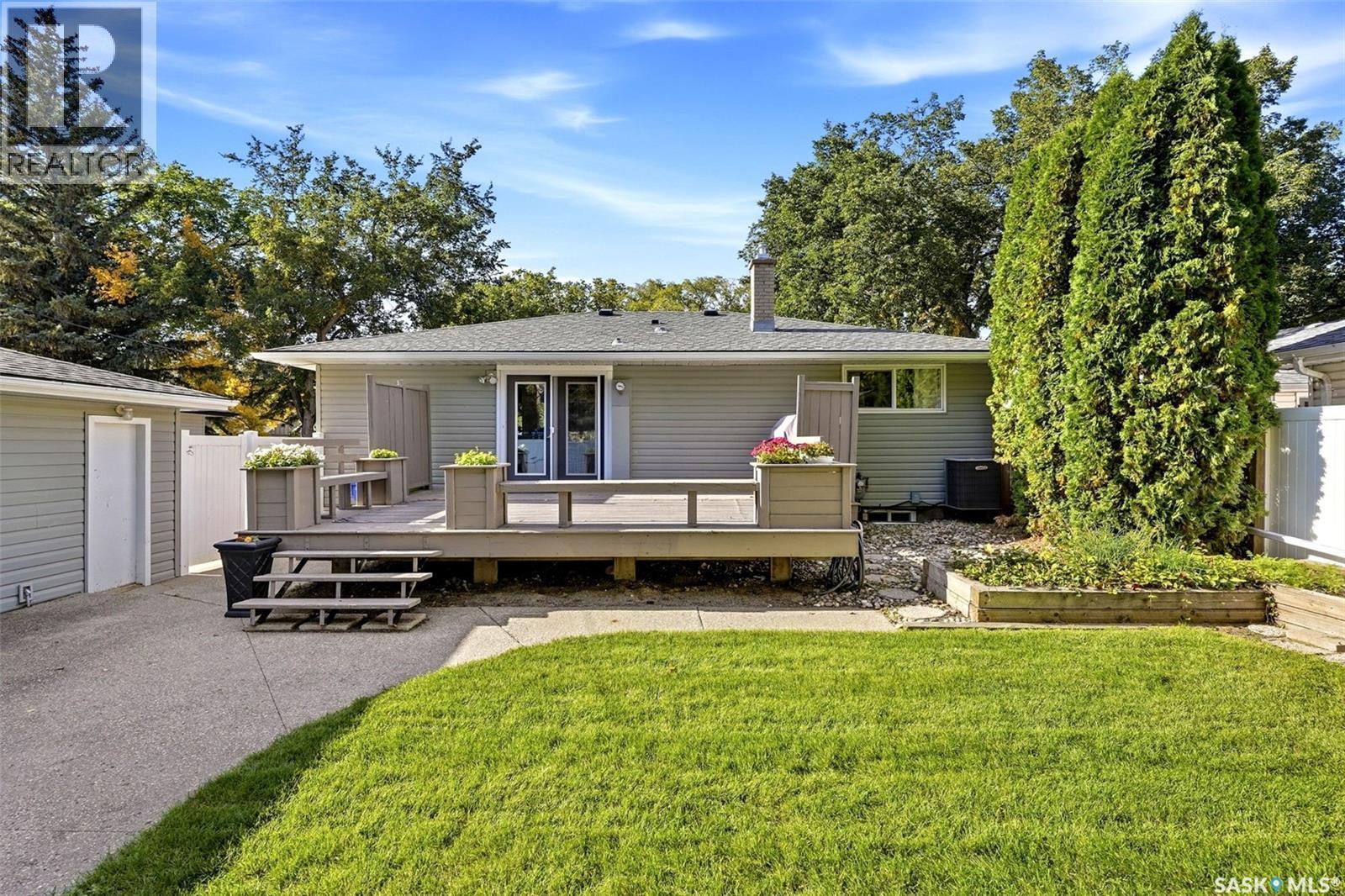11 Dolphin Bay, Regina, SK