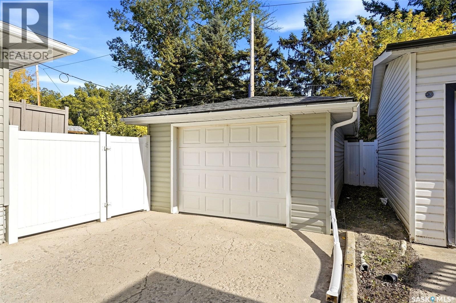 11 Dolphin Bay, Regina, SK