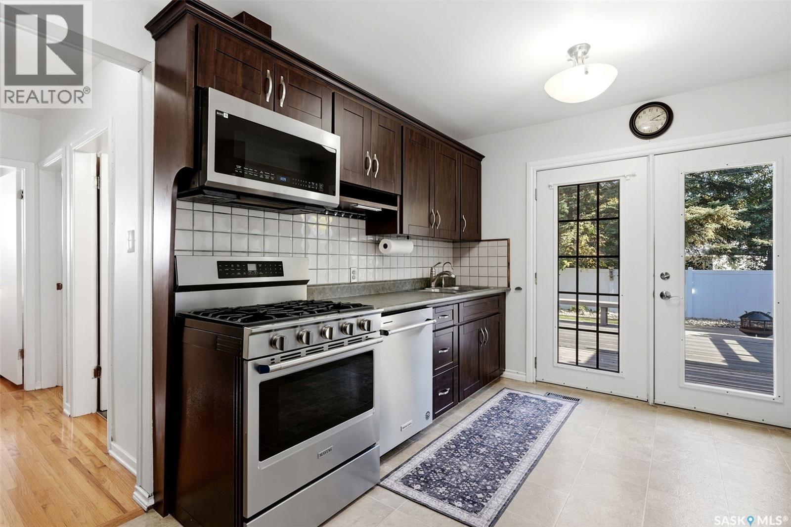 11 Dolphin Bay, Regina, SK