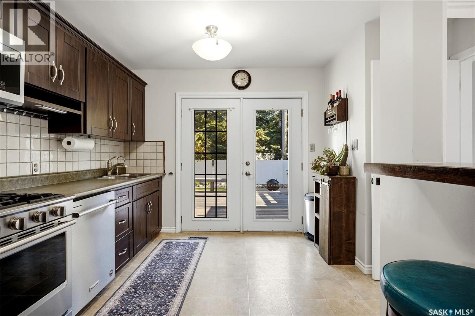 11 Dolphin Bay, Regina, SK