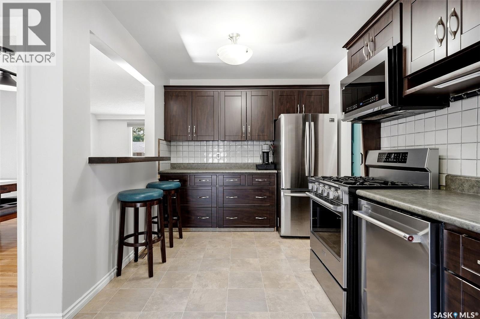 11 Dolphin Bay, Regina, SK