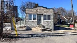 104 DANFORTH ROAD Toronto, ON M1L 3W7