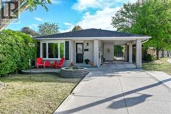 2 ADLER Avenue  Hamilton, ON L8W 3C3