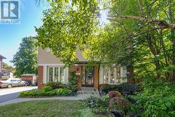 6 STANDBRIDGE COURT Toronto, ON M1B 2S5