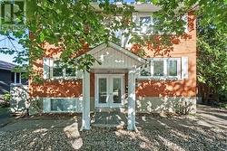 657 GOLDEN AVENUE Ottawa, ON K2A 2G3