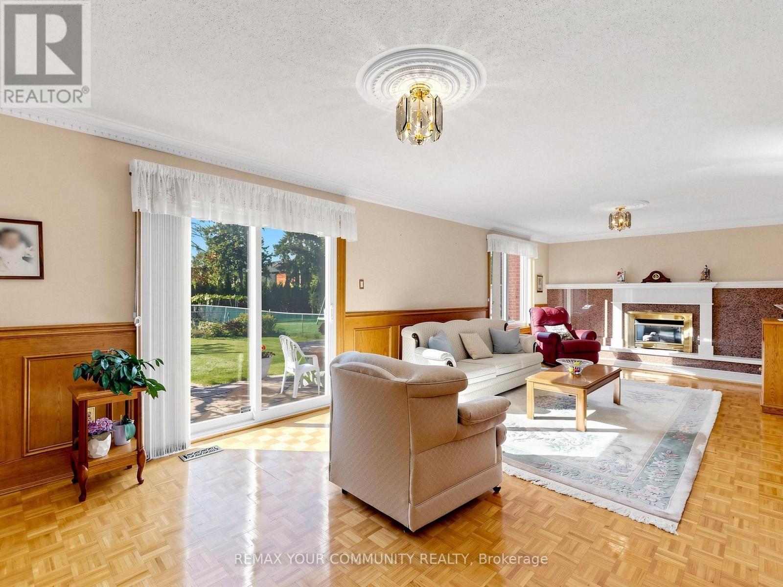 35 May Avenue, Richmond Hill, ON