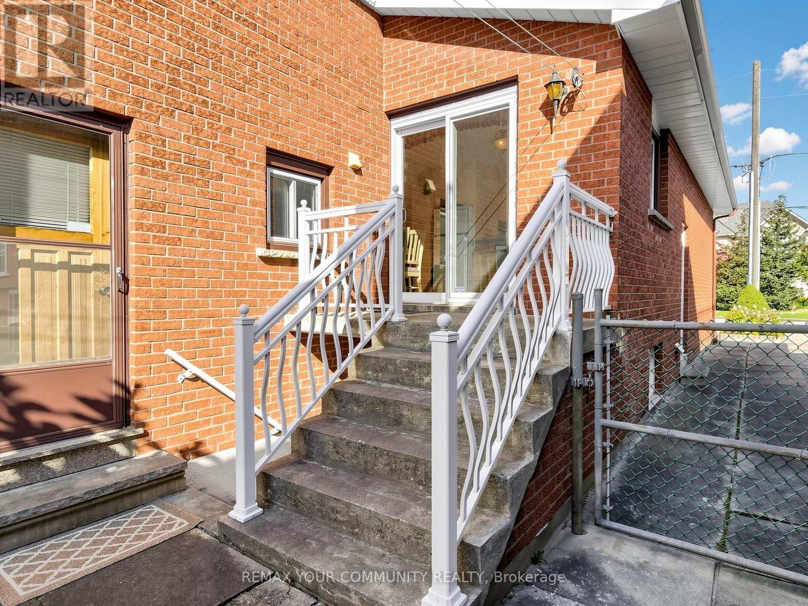 35 May Avenue, Richmond Hill, ON