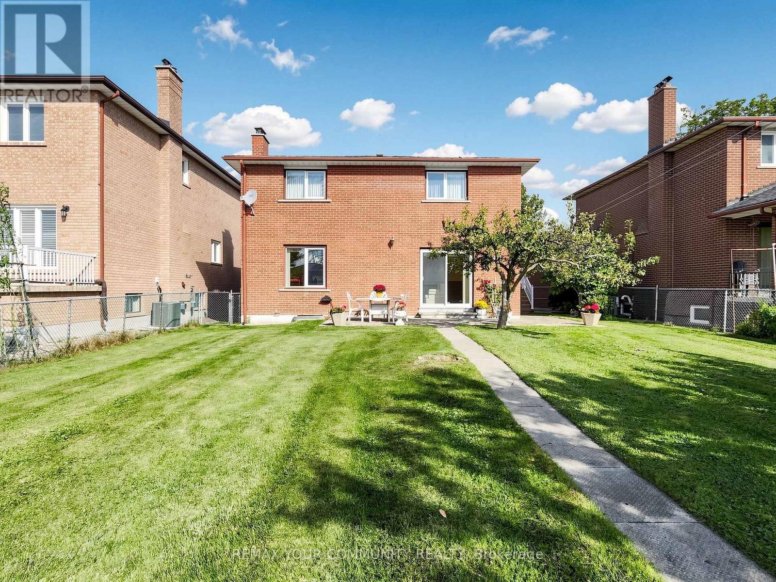 35 May Avenue, Richmond Hill, ON