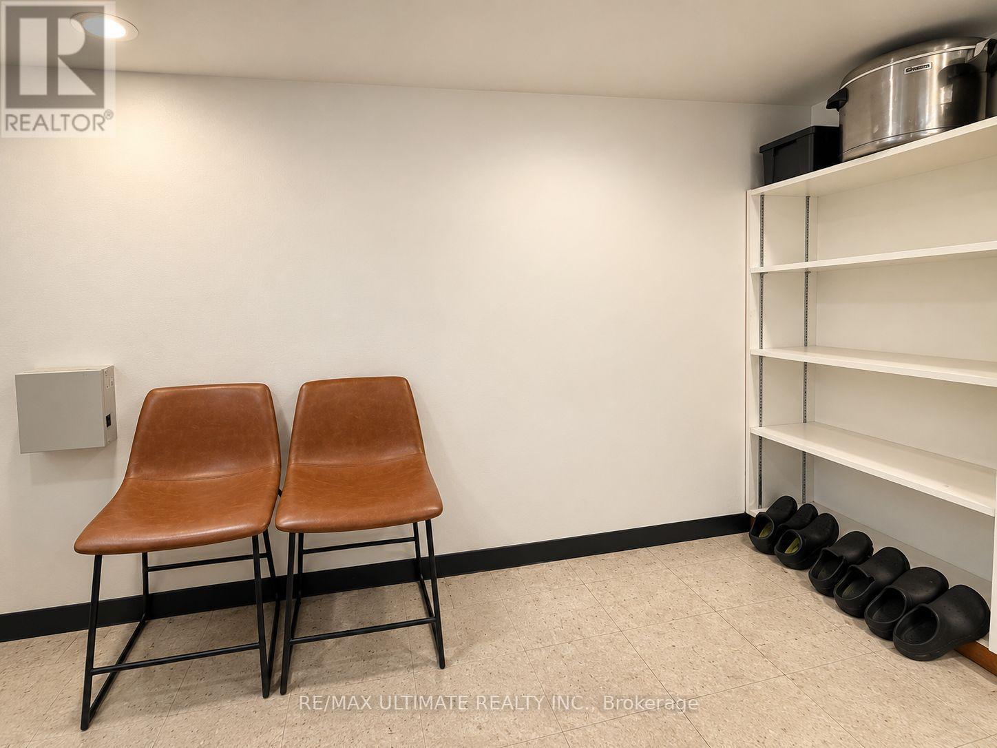 3073 Bloor Street W, Toronto, ON