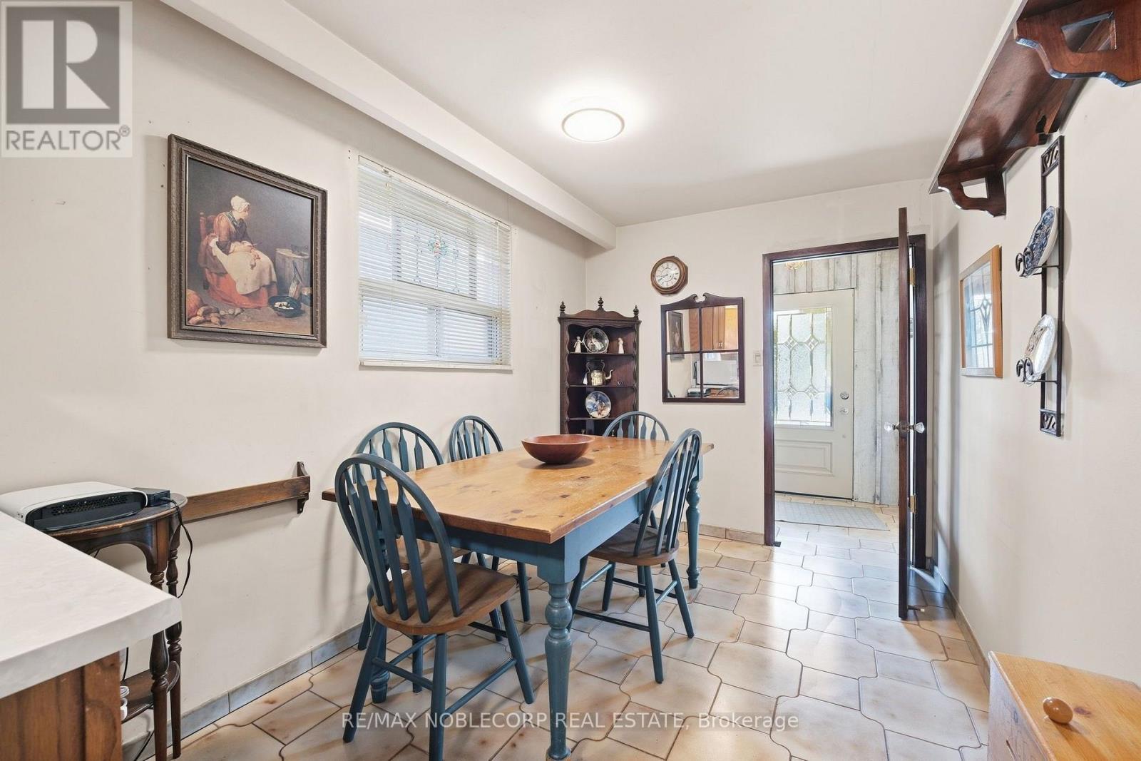 4 Warlingham Court, Toronto, ON