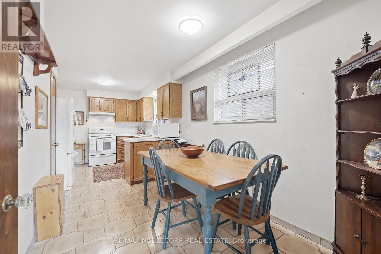 4 Warlingham Court, Toronto, ON