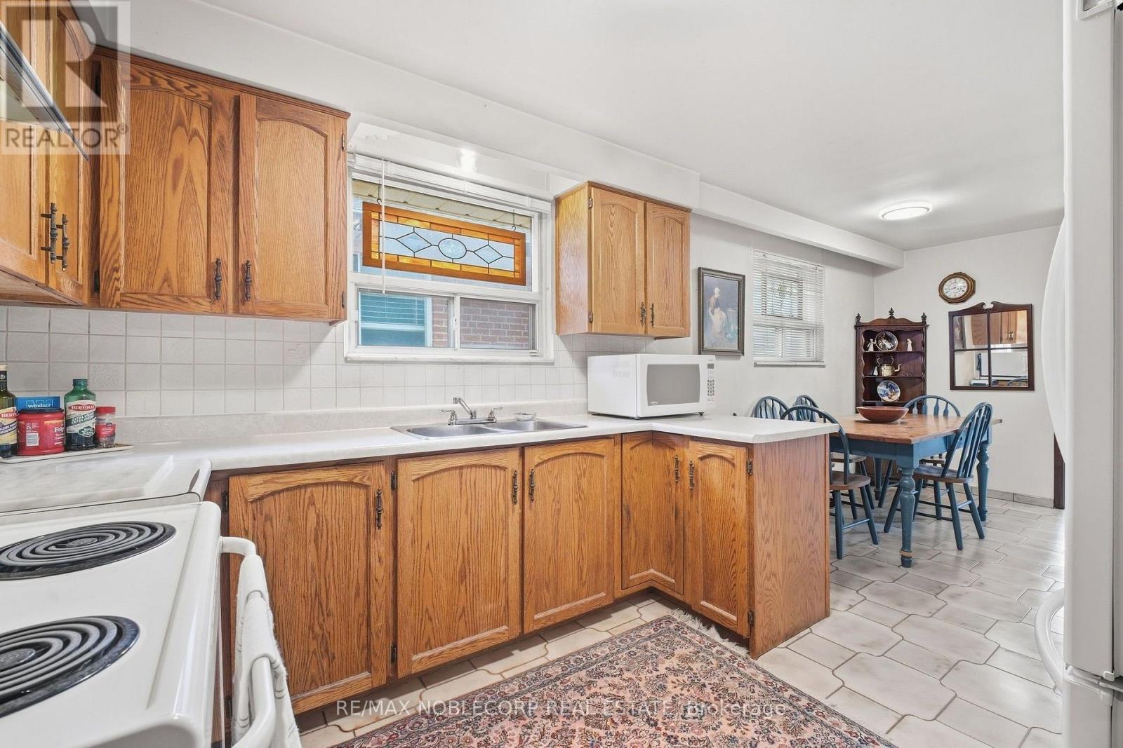 4 Warlingham Court, Toronto, ON