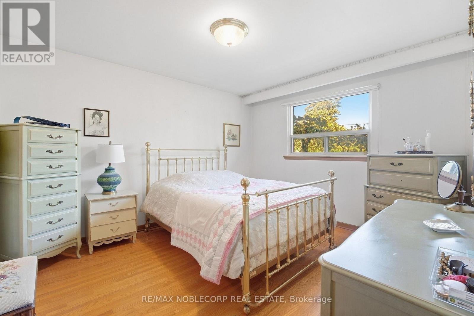 4 Warlingham Court, Toronto, ON