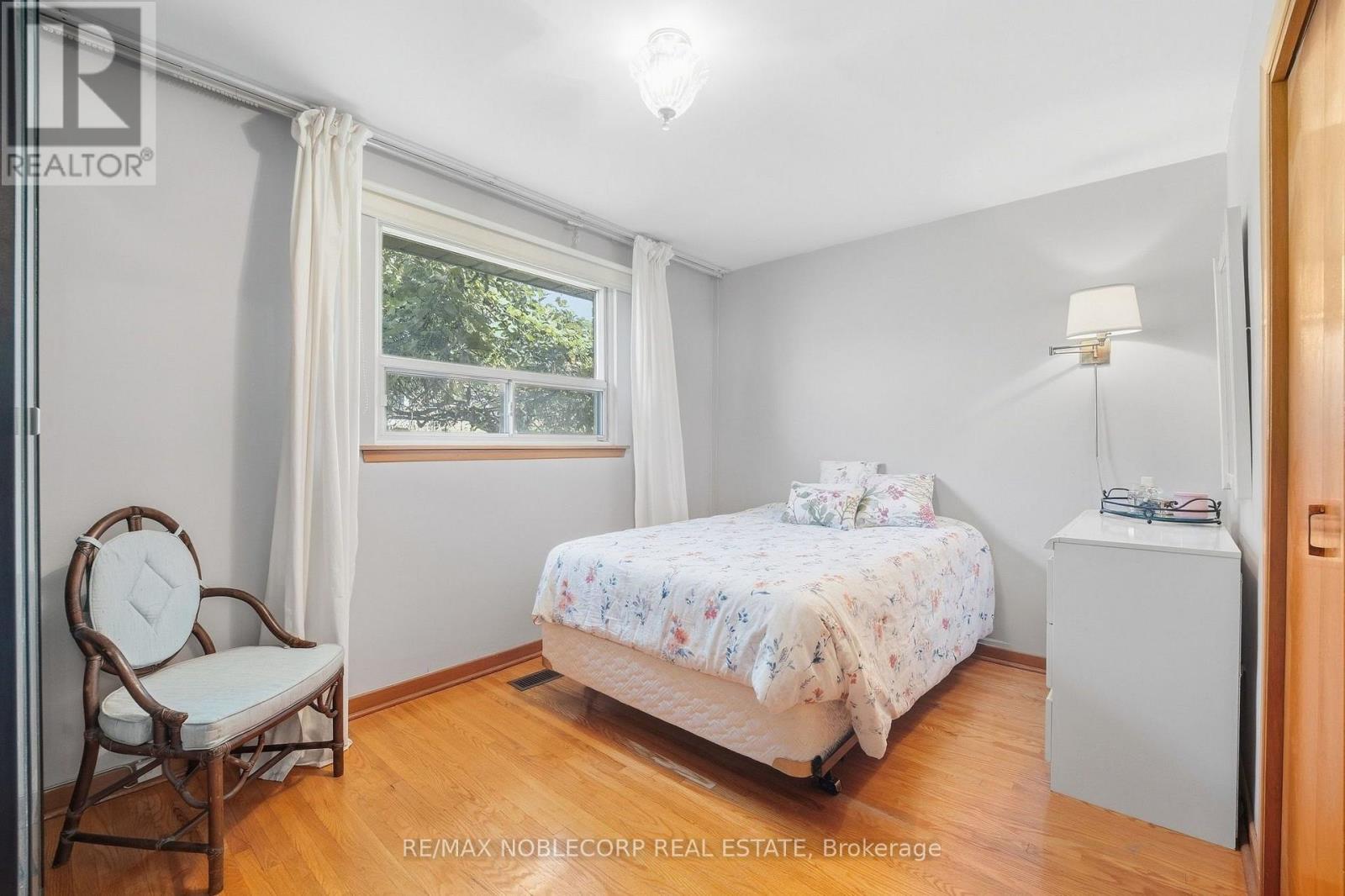 4 Warlingham Court, Toronto, ON