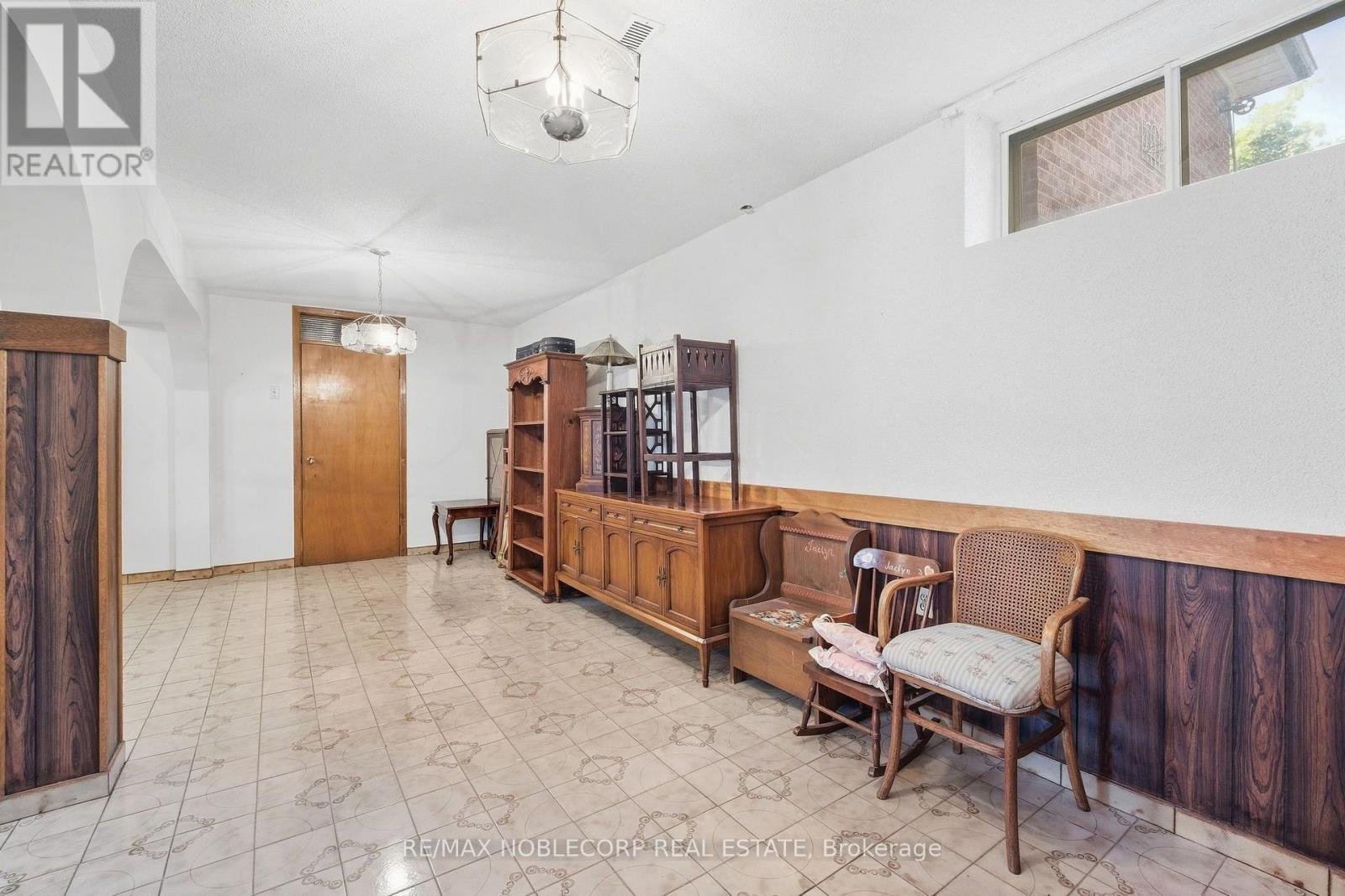 4 Warlingham Court, Toronto, ON