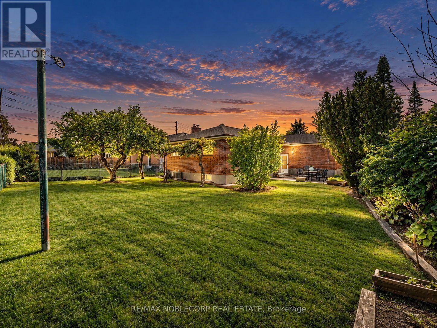 4 Warlingham Court, Toronto, ON