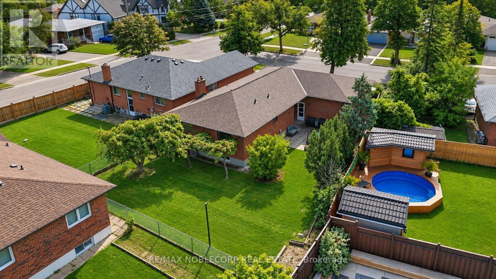 4 Warlingham Court, Toronto, ON