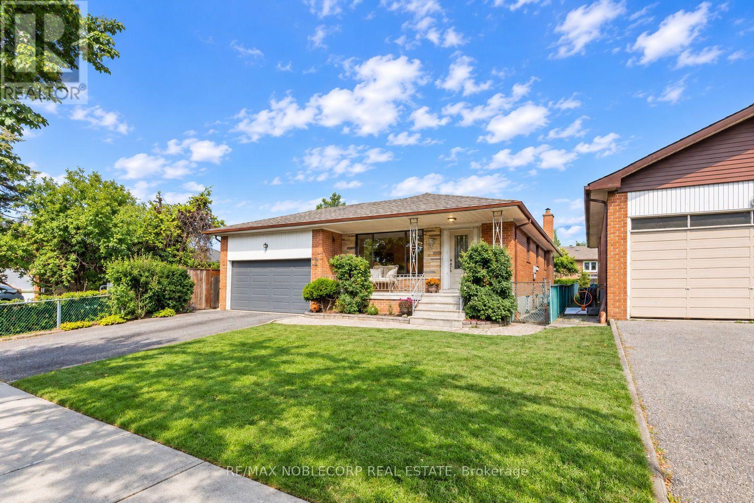 4 Warlingham Court, Toronto, ON