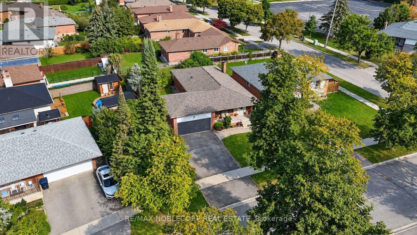 4 Warlingham Court, Toronto, ON