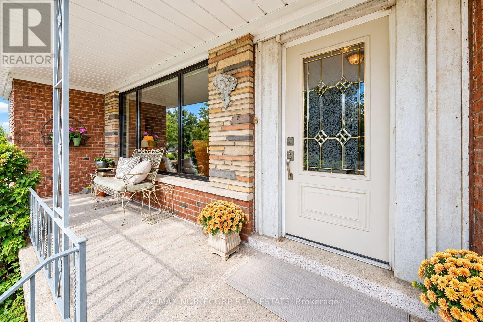 4 Warlingham Court, Toronto, ON