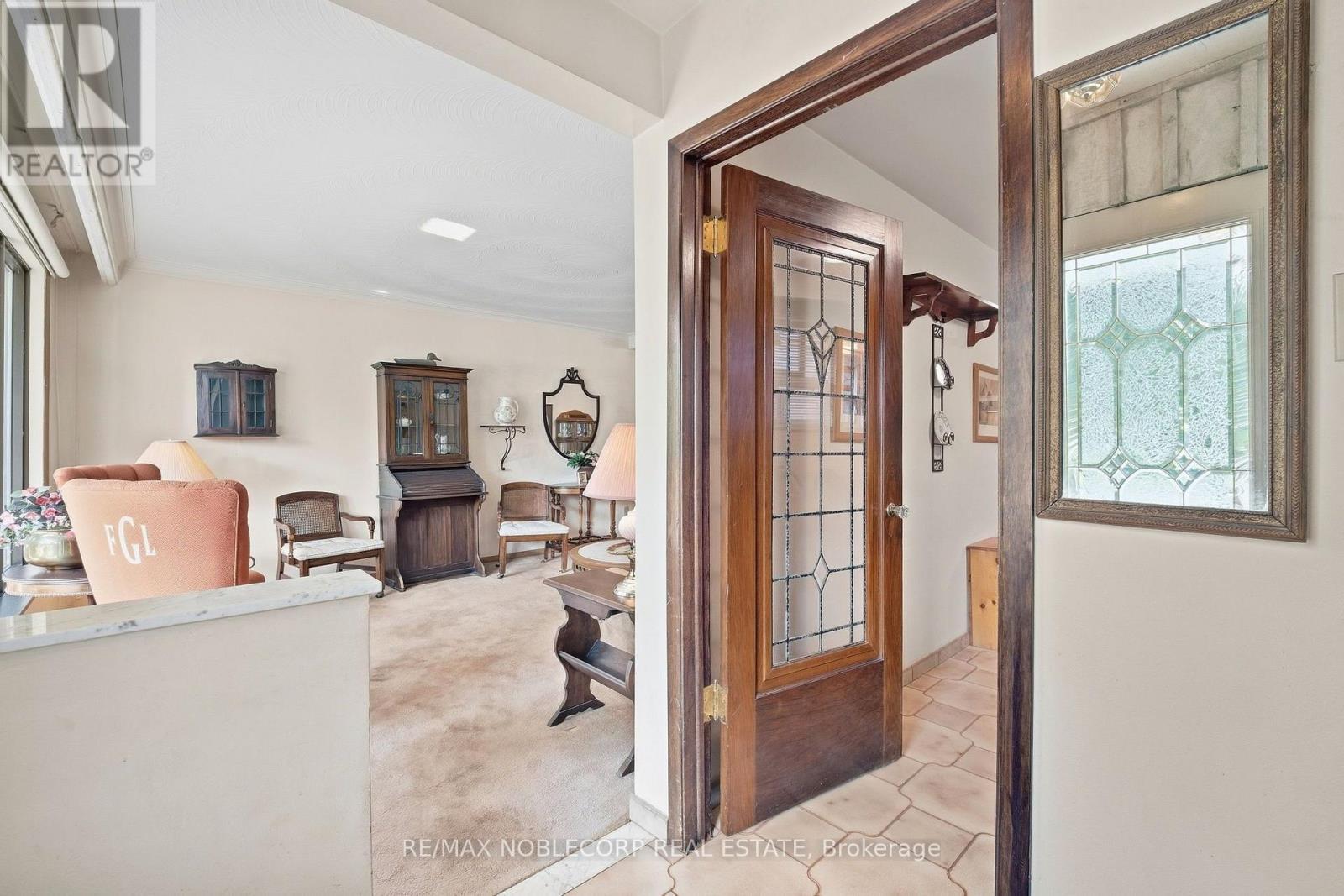 4 Warlingham Court, Toronto, ON